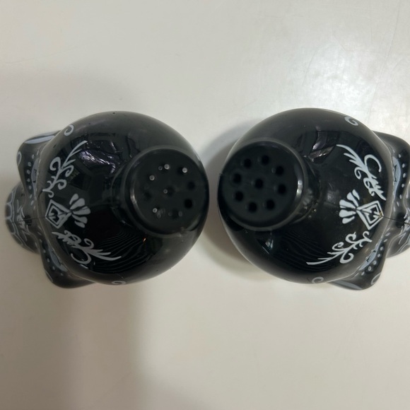 KAH tequila (empty) day of the dead sugar/salt/pepper skulls W/light up Btl stop - Picture 4 of 8